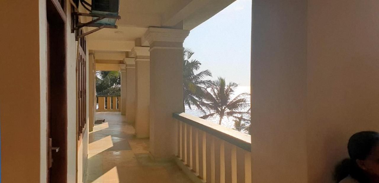 Hotel Coconut Bar Sea Lodge بيروفالا المظهر الخارجي الصورة