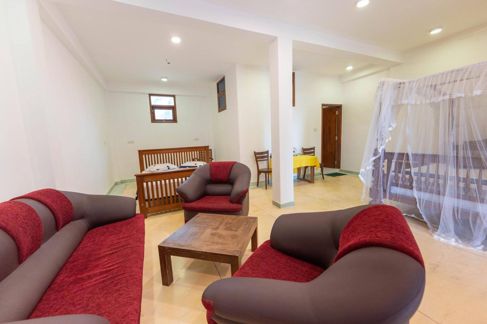 Hotel Coconut Bar Sea Lodge بيروفالا المظهر الخارجي الصورة