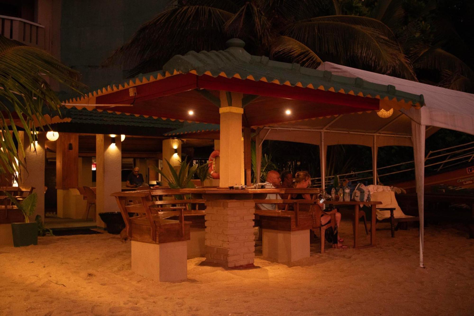 Hotel Coconut Bar Sea Lodge بيروفالا المظهر الخارجي الصورة