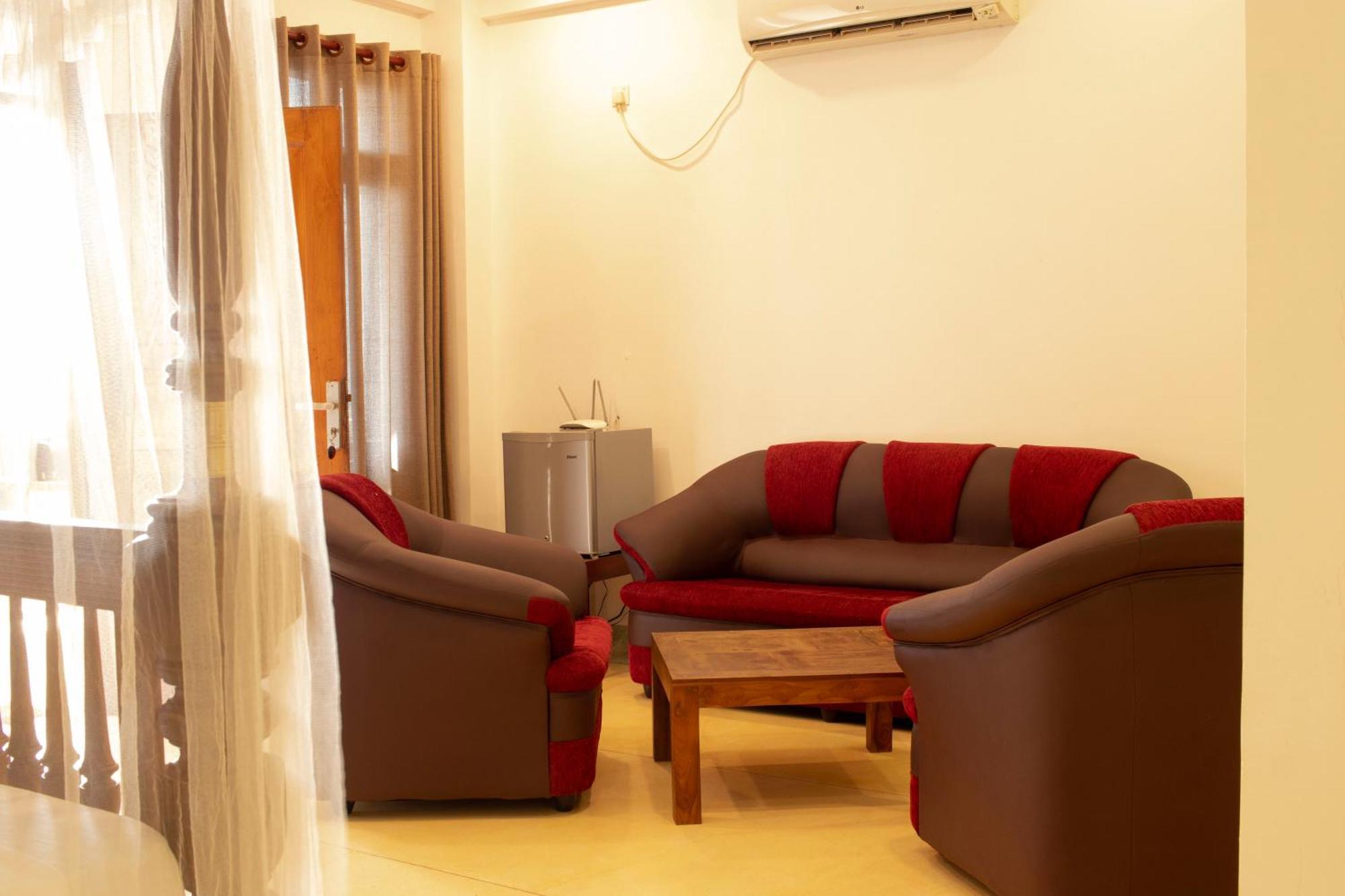 Hotel Coconut Bar Sea Lodge بيروفالا المظهر الخارجي الصورة