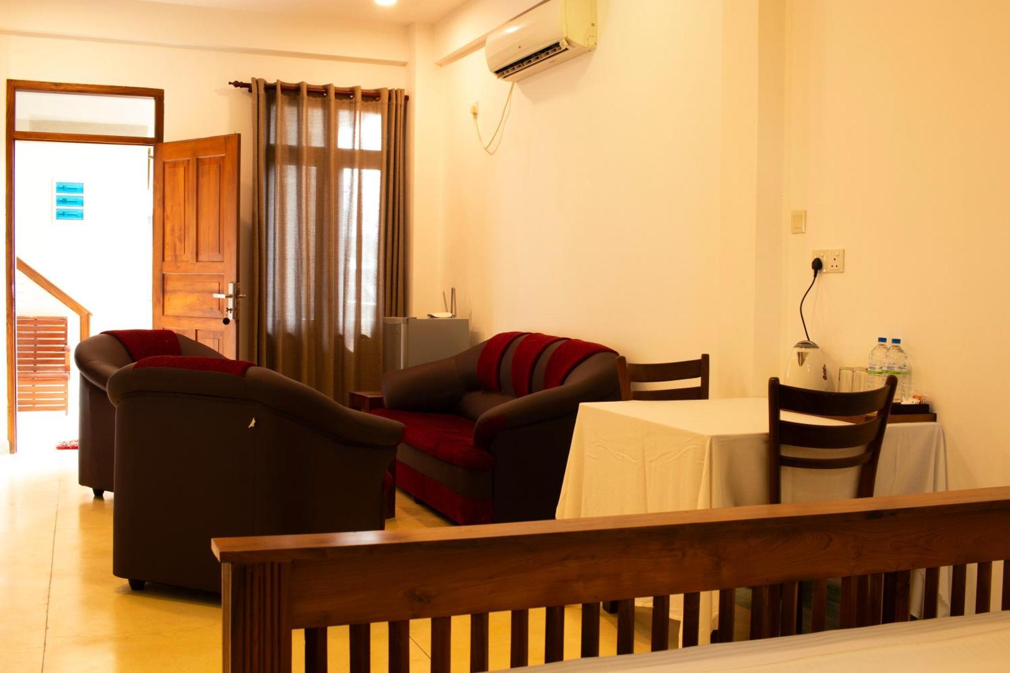Hotel Coconut Bar Sea Lodge بيروفالا المظهر الخارجي الصورة