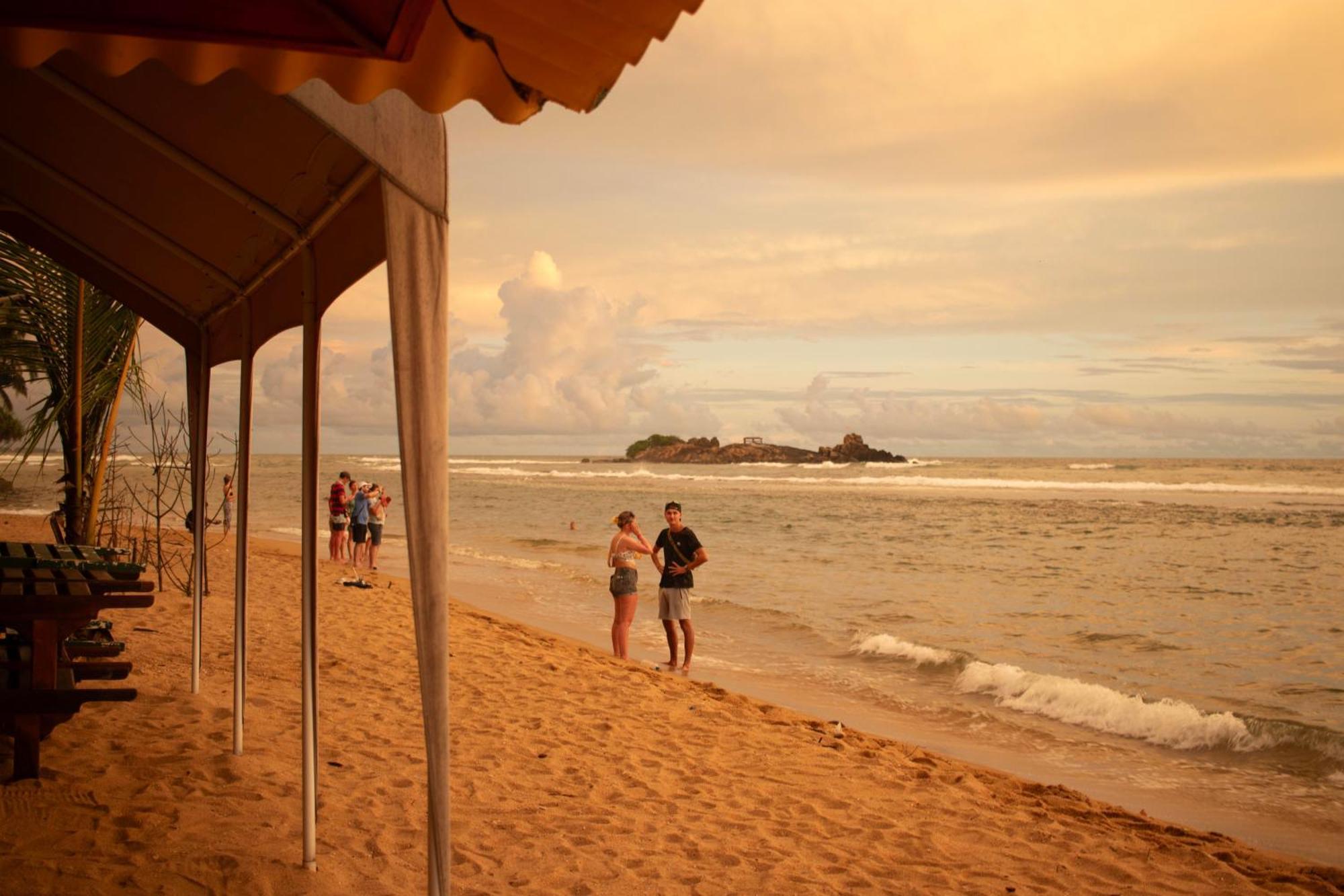 Hotel Coconut Bar Sea Lodge بيروفالا المظهر الخارجي الصورة