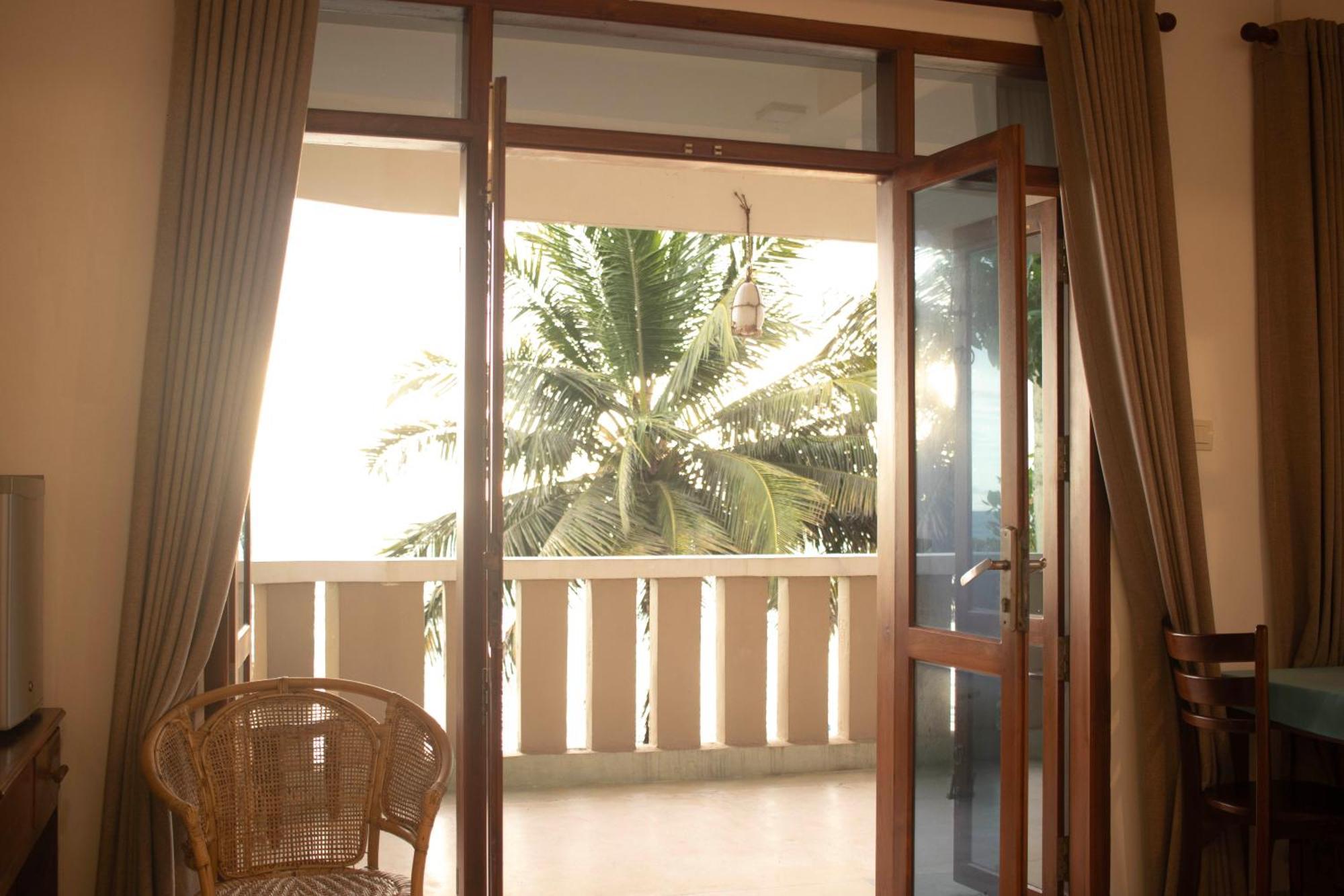 Hotel Coconut Bar Sea Lodge بيروفالا المظهر الخارجي الصورة
