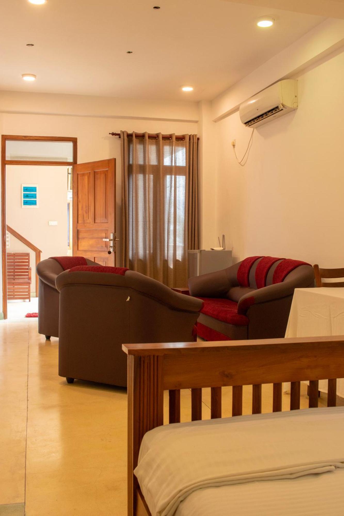 Hotel Coconut Bar Sea Lodge بيروفالا المظهر الخارجي الصورة