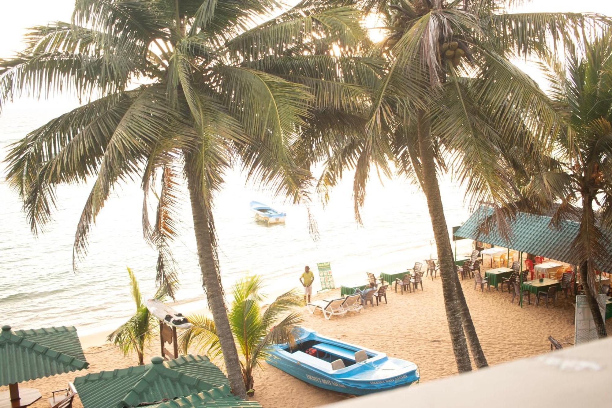Hotel Coconut Bar Sea Lodge بيروفالا المظهر الخارجي الصورة