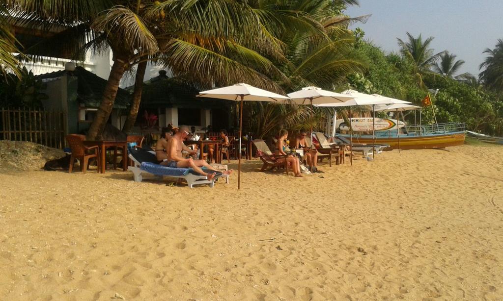 Hotel Coconut Bar Sea Lodge بيروفالا المظهر الخارجي الصورة